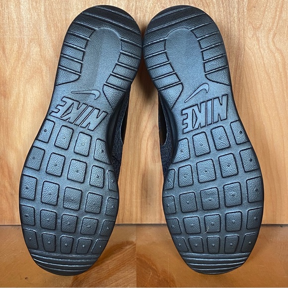 NEW Nike Tanjun Triple Black - Picture 7 of 8